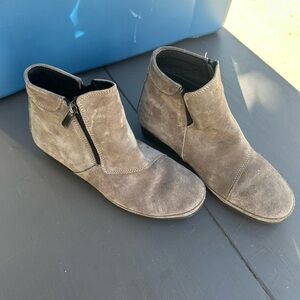 Men's Gray Suede Ankle Boots
